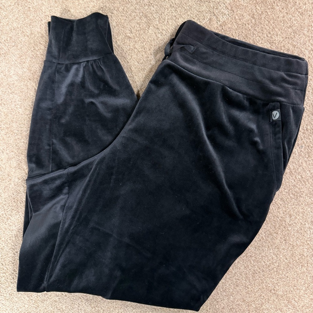 Livi Velour Jogger Pants